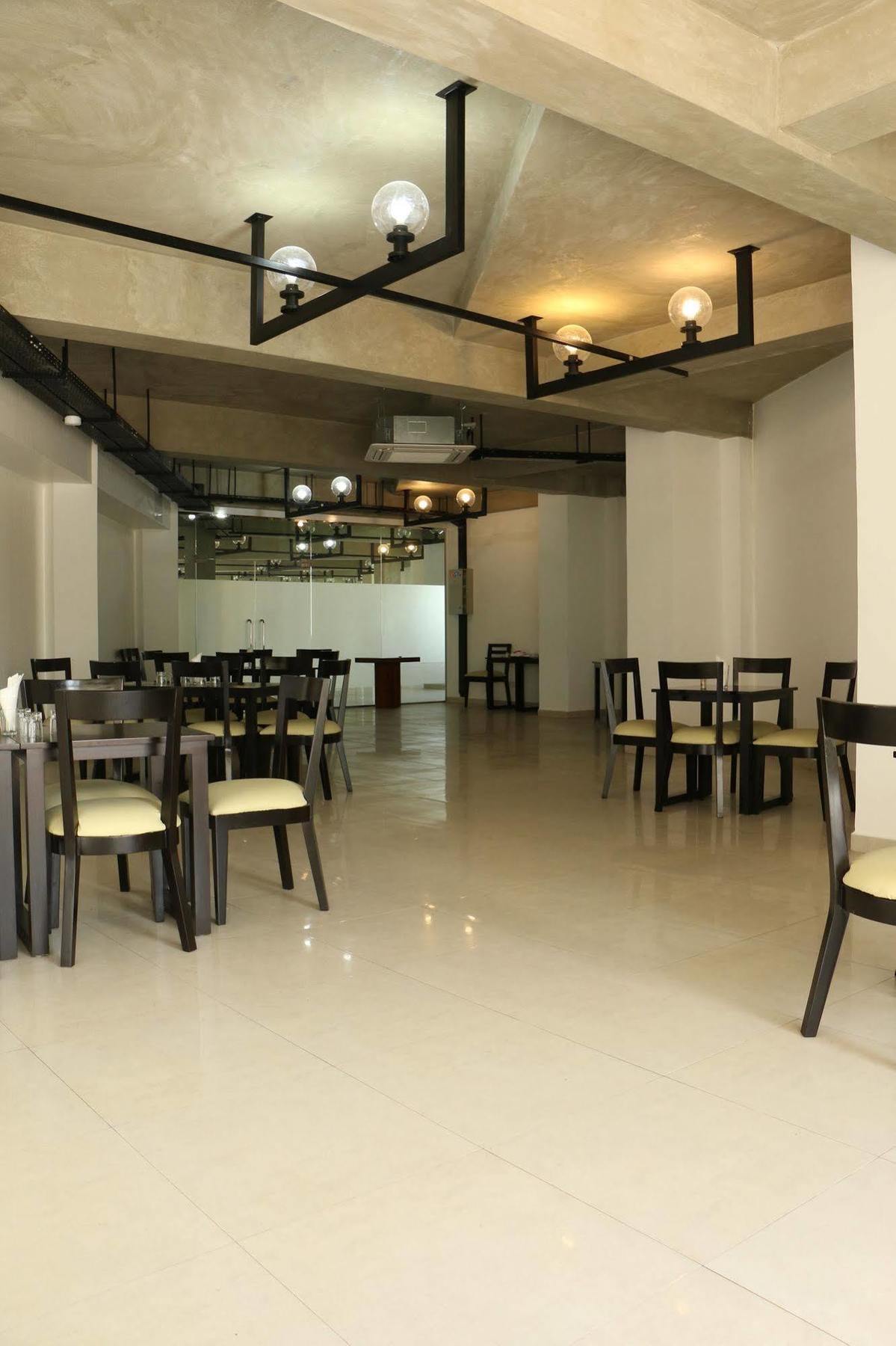 Saninro Hotel - Ragama Esterno foto
