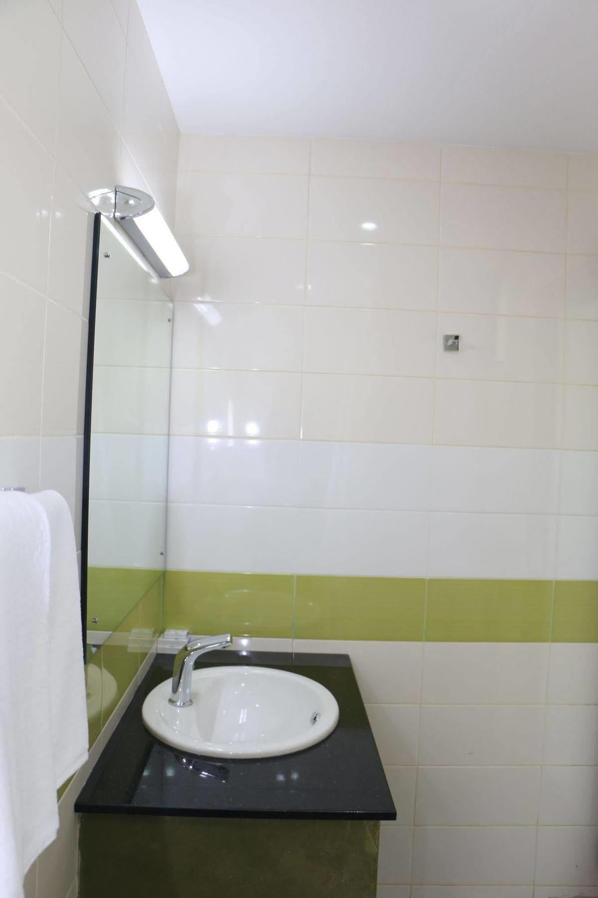 Saninro Hotel - Ragama Esterno foto