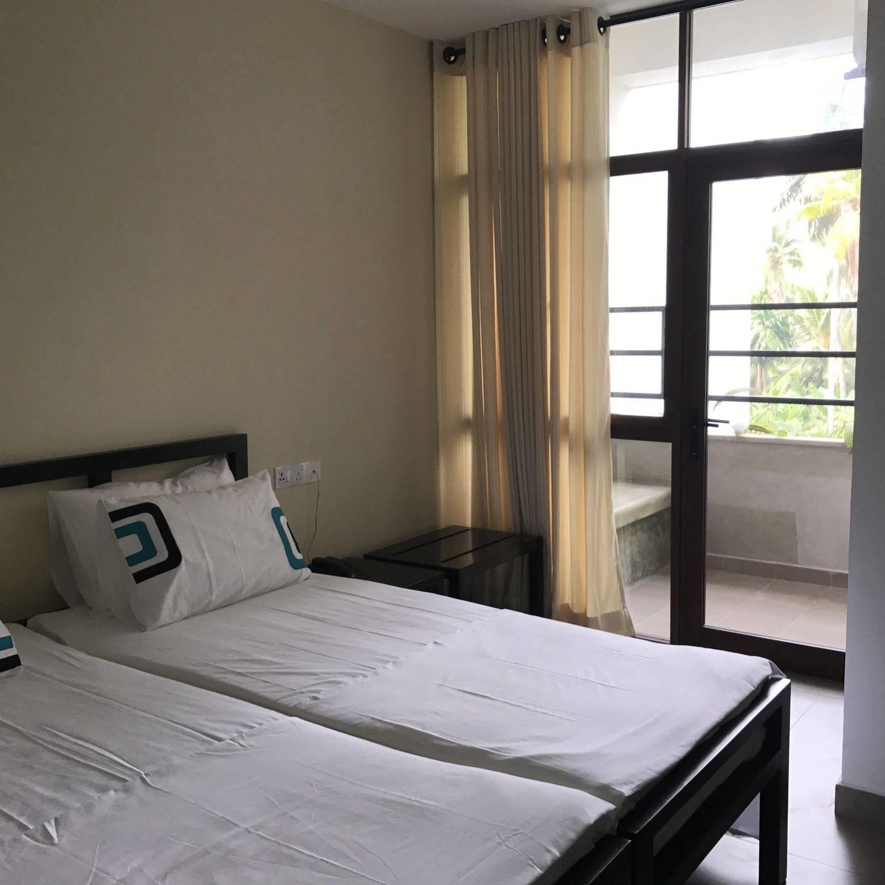 Saninro Hotel - Ragama Esterno foto